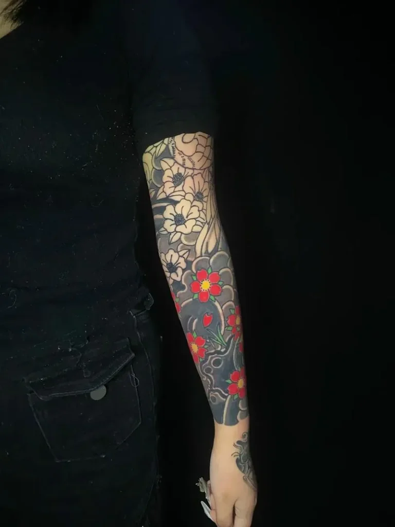 herbal temporary tattoos vs regular: longer wear, natural fade, sensitive skin friendly. See the comparison and choose what's right for you.