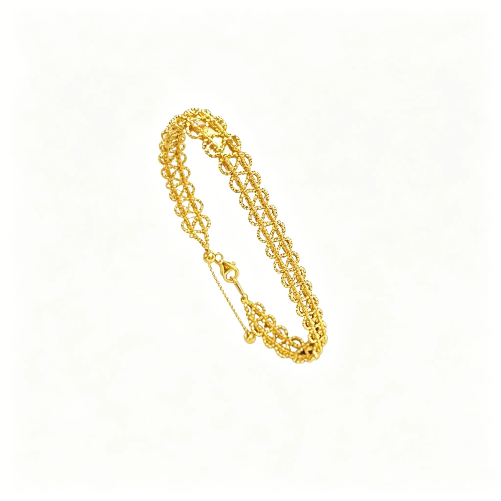 微信图片_20260515140415_278_3 A lace cuff bracelet with vintage gold finish. Open design, lightweight, and perfect for stacking or wearing alone. Adjustable and gift-ready