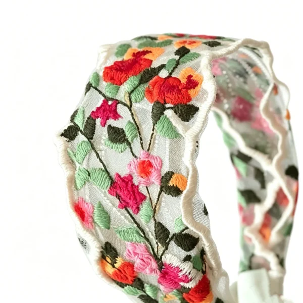 Embroidered headband with vintage floral design. Cotton boho hairband for women, soft and comfortable. Available in black and ivory.
