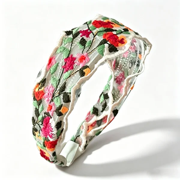 Embroidered headband with vintage floral design. Cotton boho hairband for women, soft and comfortable. Available in black and ivory.