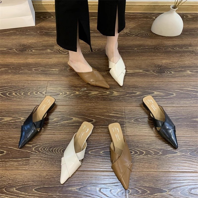 Womens mules with pointed toe and flat sole. Leather slip on shoes for everyday wear. French style loafers.