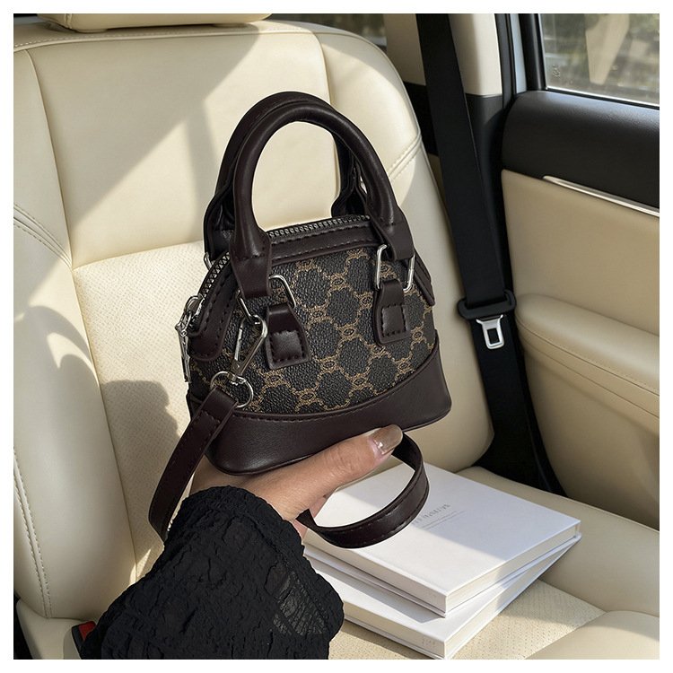 详情_08 Mini satchel bag in shell shape. Small PU leather crossbody purse for women