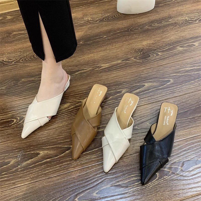 Womens mules with pointed toe and flat sole. Leather slip on shoes for everyday wear. French style loafers.