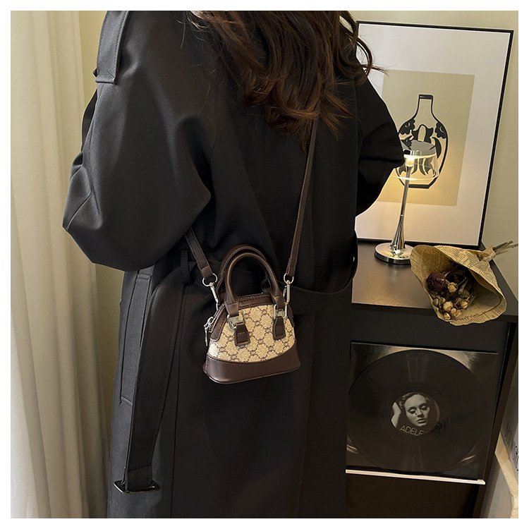 详情_17 Mini satchel bag in shell shape. Small PU leather crossbody purse for women