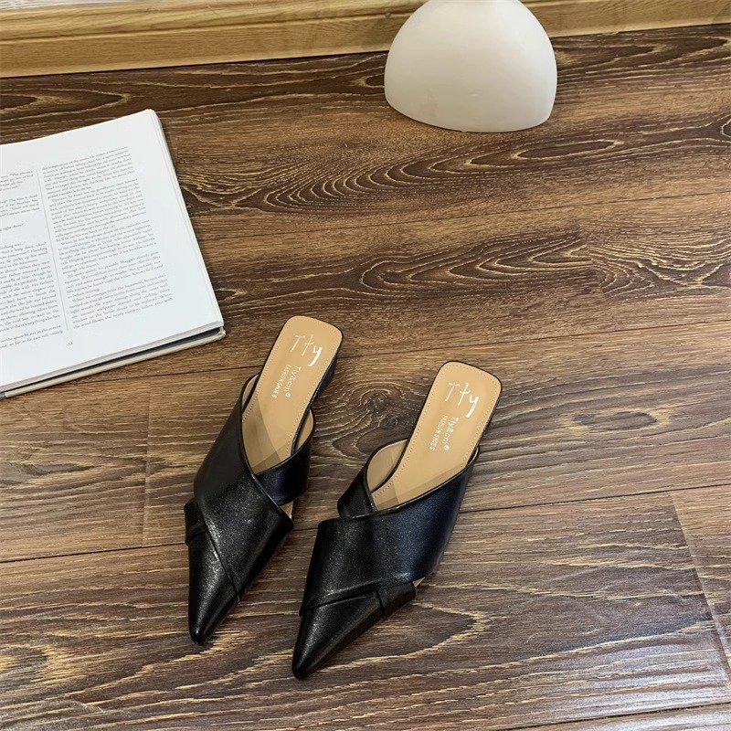 详情_18 Womens mules with pointed toe and flat sole. Leather slip on shoes for everyday wear. French style loafers.
