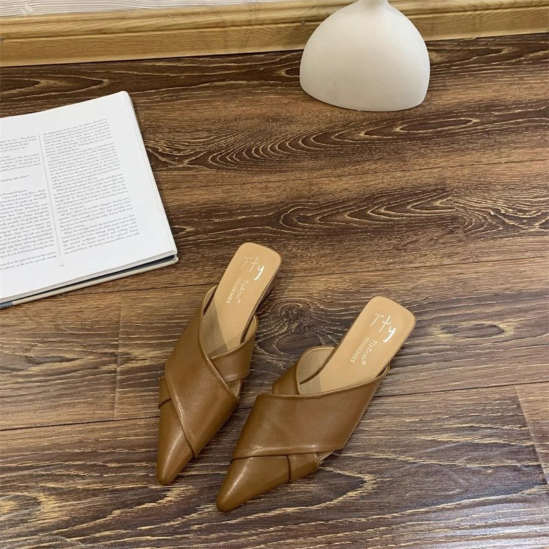 详情_20 Womens mules with pointed toe and flat sole. Leather slip on shoes for everyday wear. French style loafers.