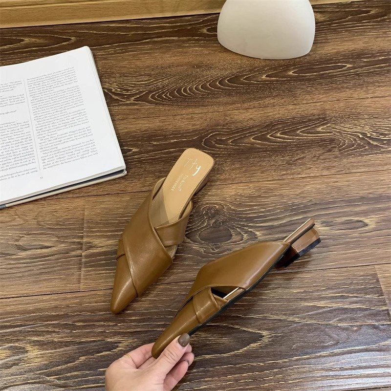 详情_21 Womens mules with pointed toe and flat sole. Leather slip on shoes for everyday wear. French style loafers.
