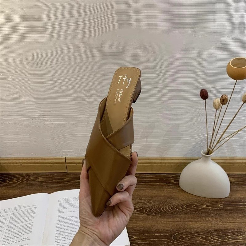 详情_22 Womens mules with pointed toe and flat sole. Leather slip on shoes for everyday wear. French style loafers.