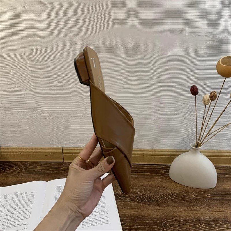 详情_23 Womens mules with pointed toe and flat sole. Leather slip on shoes for everyday wear. French style loafers.