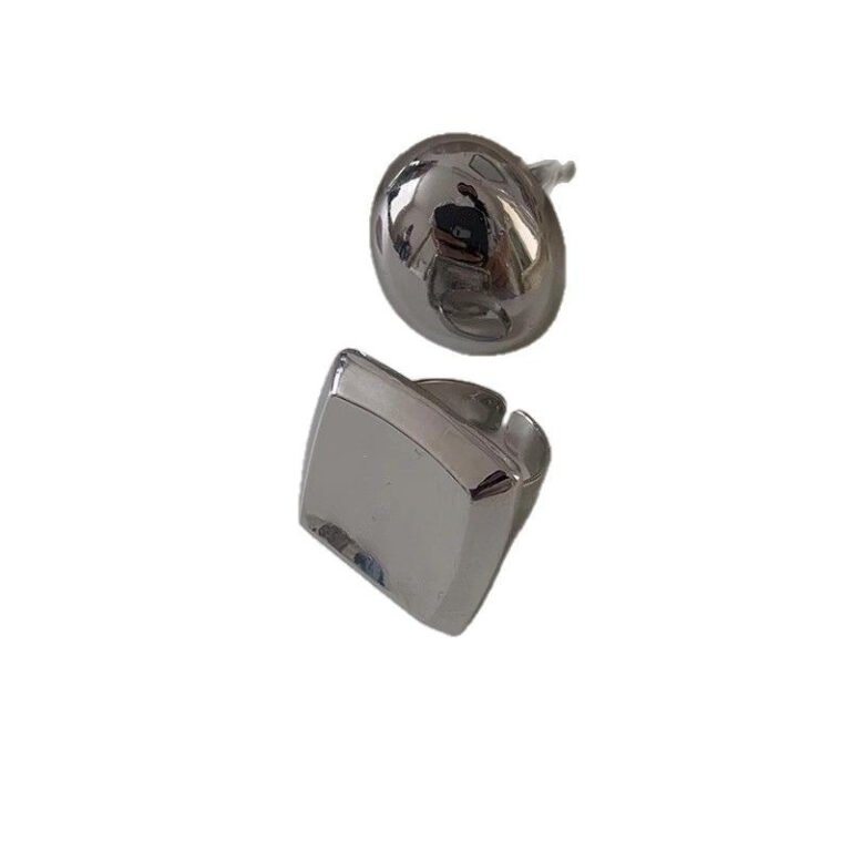 Square geometric ring on index finger