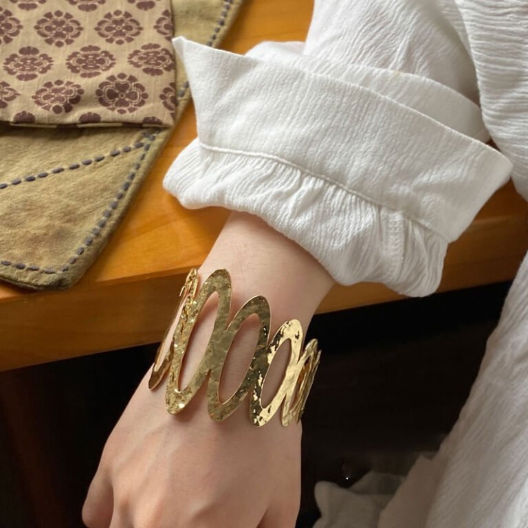 Hammered Loop Cuff Bangle – Hollow Sculptural Bracelet for Women