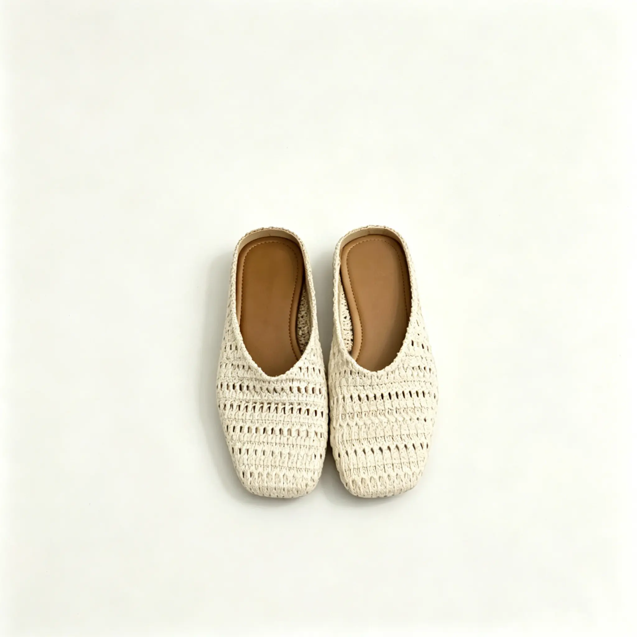 微信图片_20260610132825_682_3 Closed toe flat sandals with slip on design. Breathable summer slides for work or daily wear.