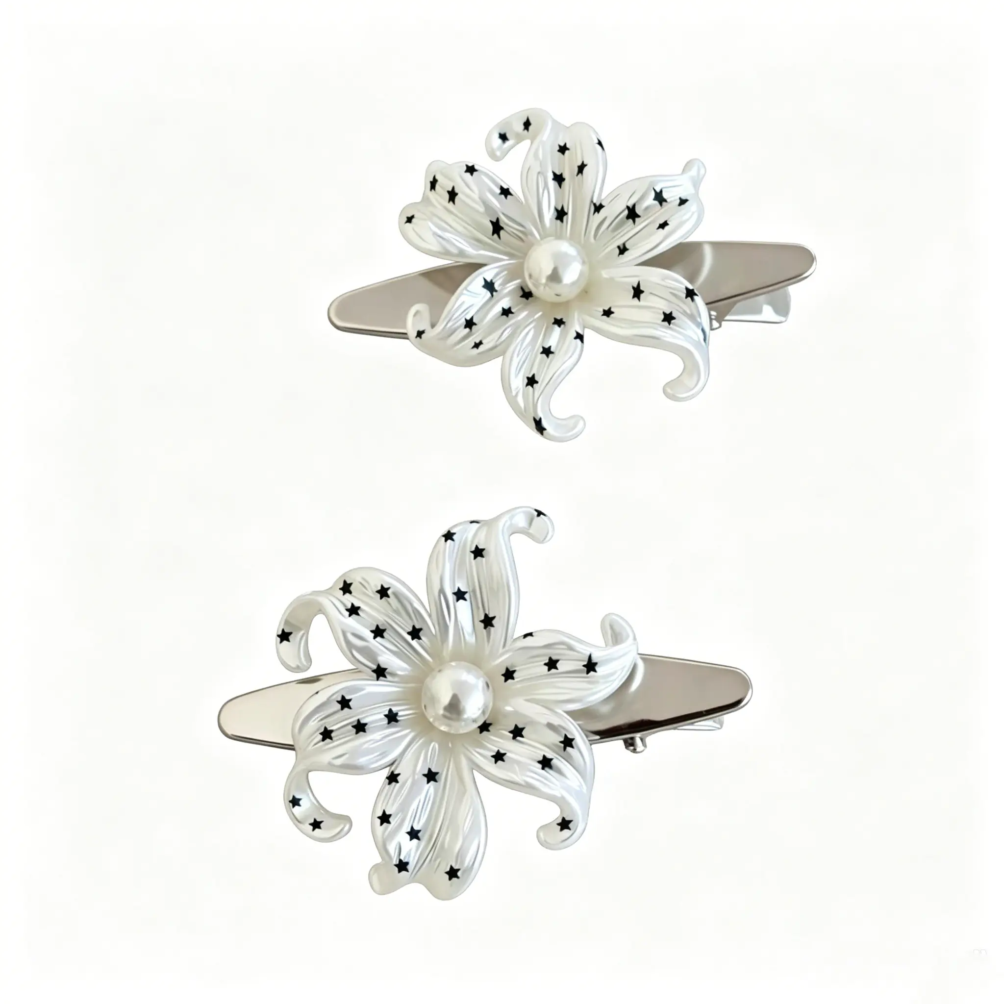 微信图片_20260612134910_763_3 Polka dot hair clip with flower design. Korean side clip for bangs and loose hair. Cute and lightweight.