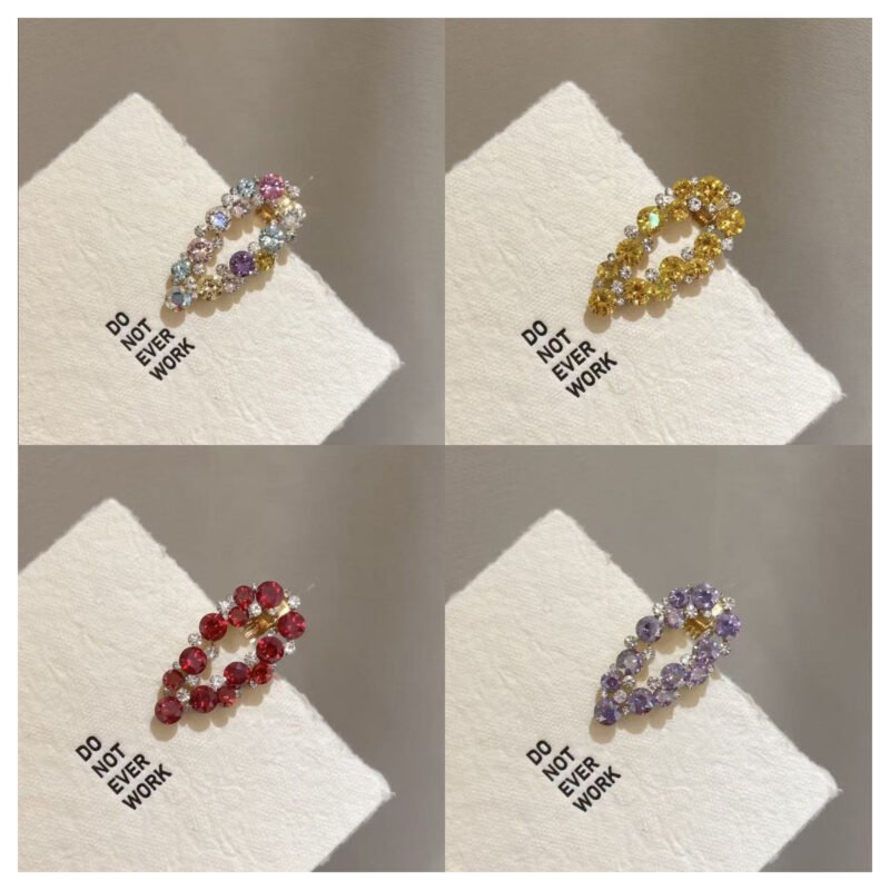 Rhinestone hair clip with sparkly crystals. Korean side clip for bangs and loose hair. Lightweight and pretty. Available in 4 colors.